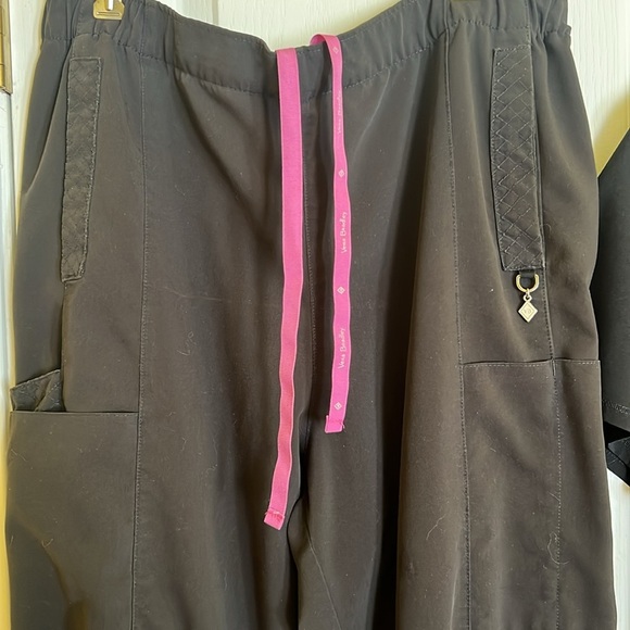 Vera Bradley sz L silky scrub pants and szL Cherokee infinity silky top - Picture 3 of 8